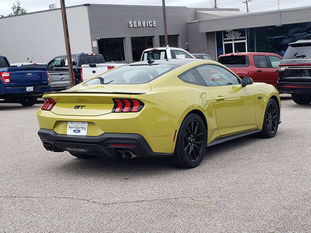 Used 2025 Ford Mustang GT Premium RWD image 5