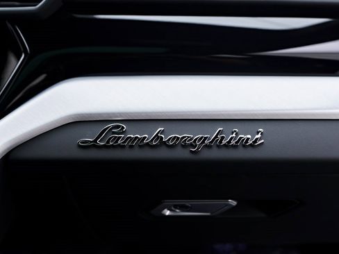 Used 2022 Lamborghini Urus image 47