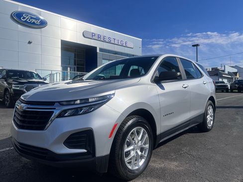 Used 2022 Chevrolet Equinox LS AWD/4WD image 4