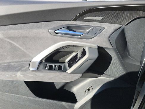 New 2025 Audi SQ5 Prestige image 18