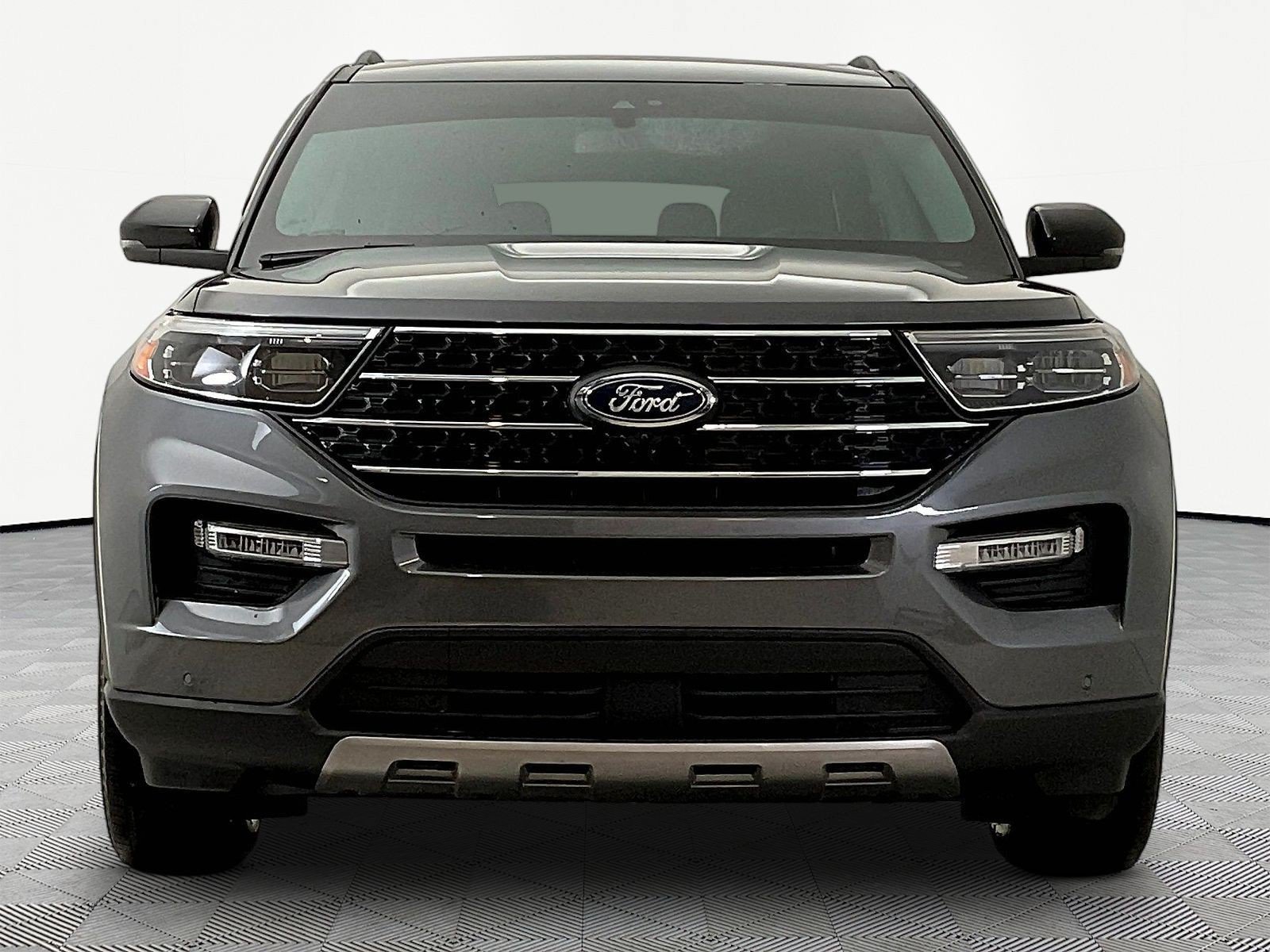 Used 2023 Ford Explorer XLT w/ Equipment Group 202A AWD/4WD image 2