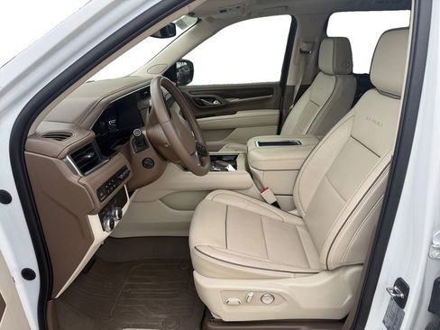 Used 2023 GMC Yukon XL Denali AWD/4WD image 10
