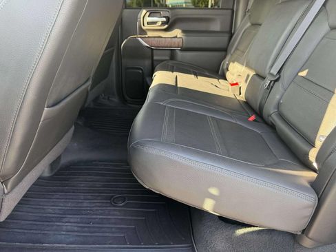 Used 2022 GMC Sierra 3500 Denali w/ Denali Ultimate Package AWD/4WD image 32