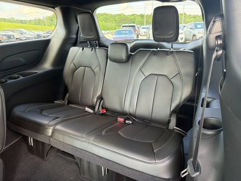 New 2027 Chrysler Pacifica Select FWD image 41