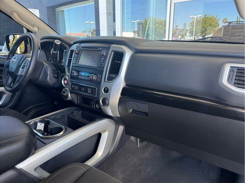 Used 2017 Nissan Titan SV AWD/4WD image 21