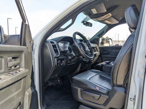 Used 2022 RAM 2500 Tradesman w/ Chrome Appearance Group image 33