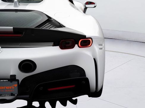 Used 2022 Ferrari SF90 Spider image 30