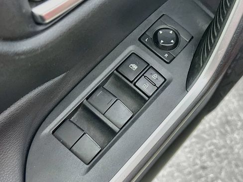 Used 2019 Toyota RAV4 XLE w/ Convenience Package FWD image 20