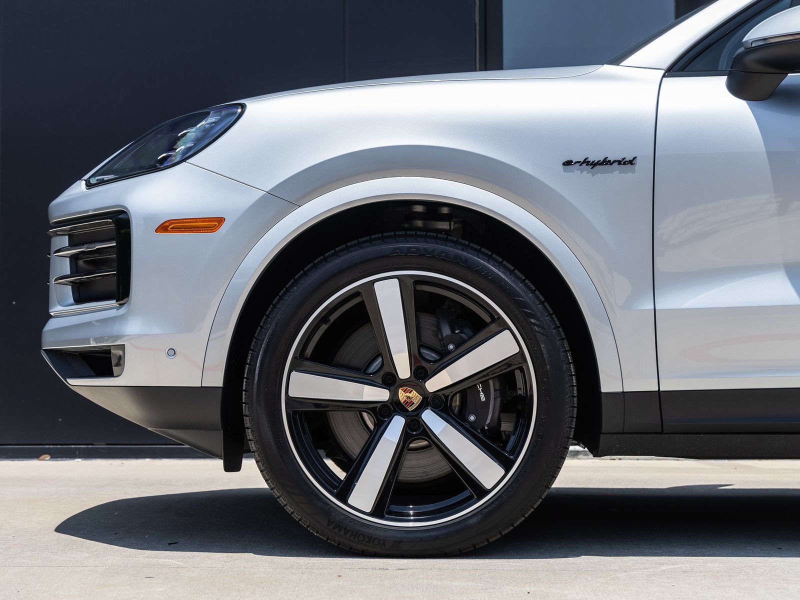 Certified 2025 Porsche Cayenne E-Hybrid Coupe AWD/4WD image 13