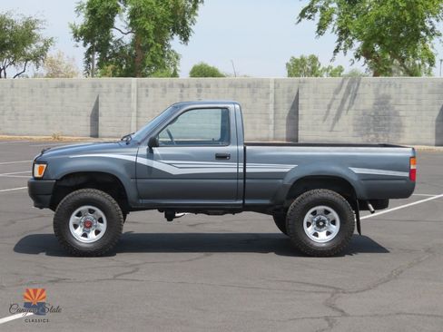 Used 1992 Toyota Pickup Deluxe AWD/4WD image 6