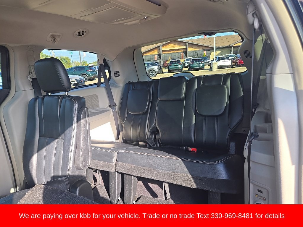 Used 2013 Chrysler Town & Country Touring FWD image 25