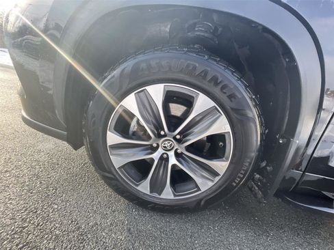 Used 2022 Toyota Highlander XLE image 27