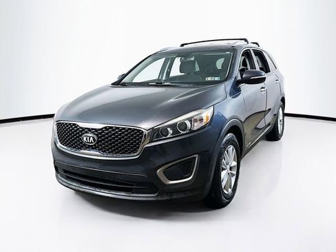 Used 2017 Kia Sorento LX w/ LX V6 Convenience Package image 3