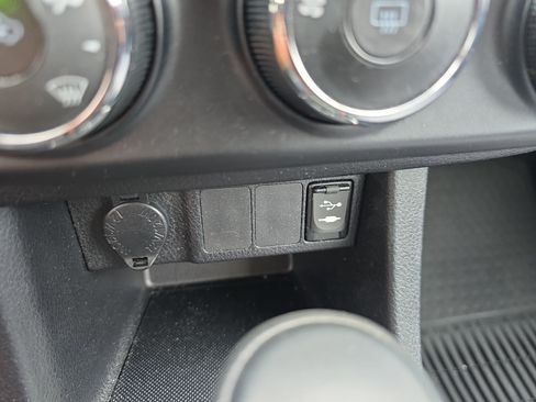 Used 2014 Toyota Corolla L FWD image 24