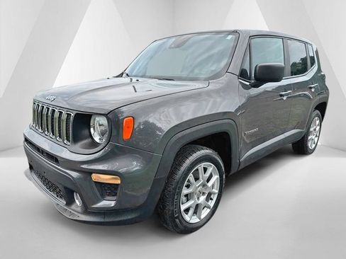 Used 2023 Jeep Renegade Latitude AWD/4WD image 3