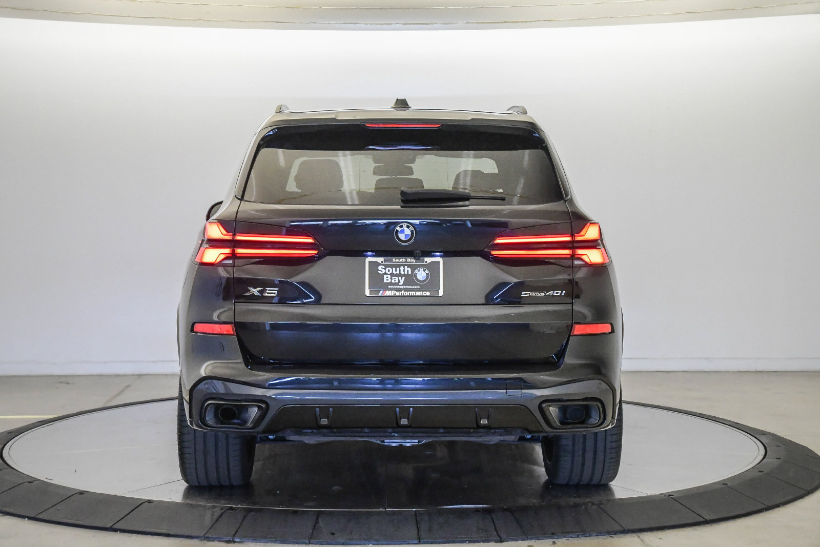 Certified 2025 BMW X5 sDrive40i w/ M Sport Package RWD image 3