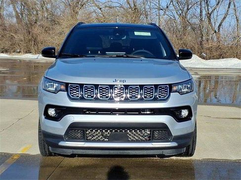Used 2024 Jeep Compass Limited image 7