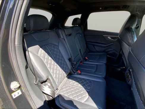 Used 2023 Audi SQ7 Prestige AWD/4WD image 19