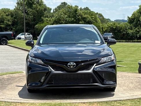 Used 2021 Toyota Camry SE FWD image 2