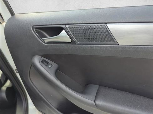 Used 2016 Volkswagen Jetta Sport FWD image 18