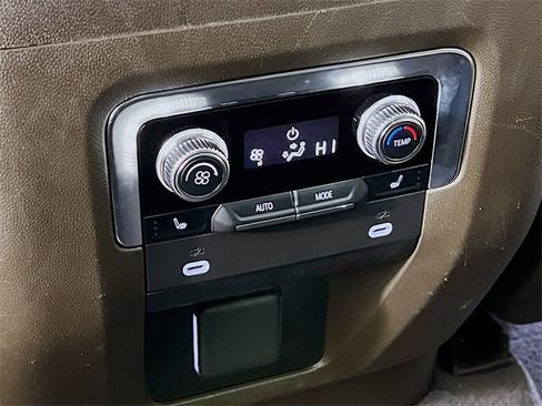 Used 2023 GMC Yukon SLT w/ SLT Luxury Package image 26