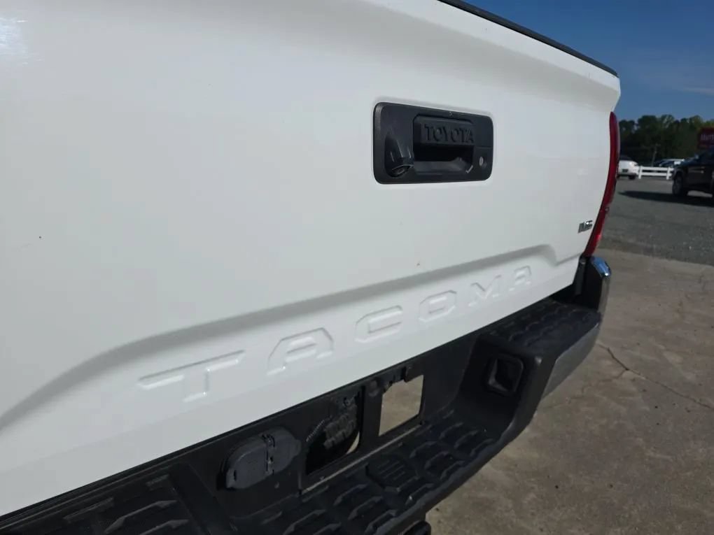 Used 2017 Toyota Tacoma TRD Off-Road w/ Tow Package RWD image 10