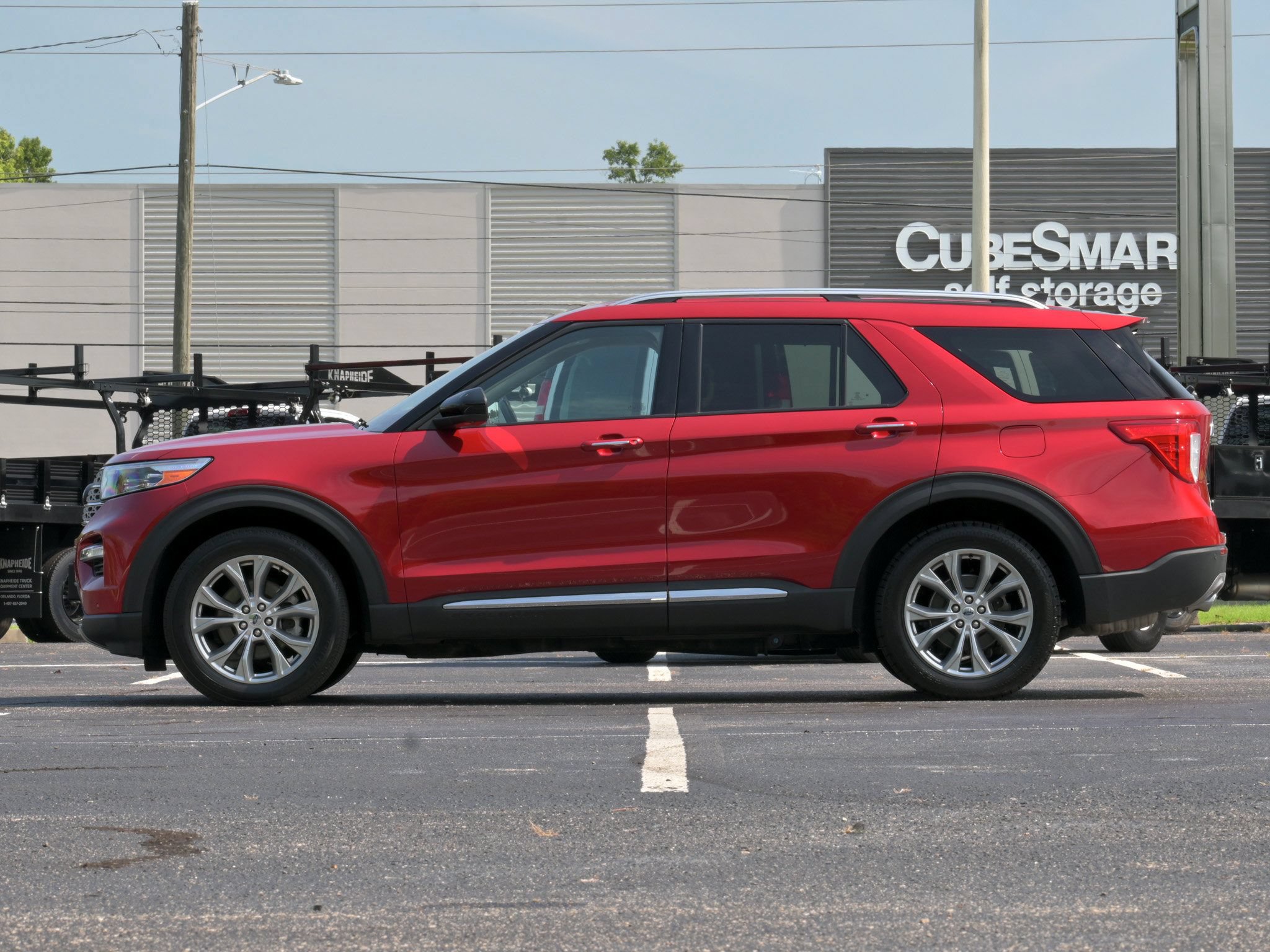 Used 2023 Ford Explorer Limited AWD/4WD image 7