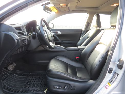 Used 2013 Lexus CT 200h image 24