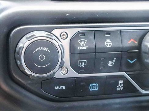 Used 2022 Jeep Wrangler Unlimited Sahara w/ Cold Weather Group AWD/4WD image 29