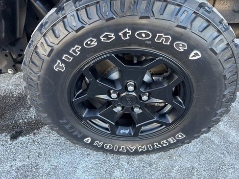 Used 2022 Jeep Gladiator Sport image 13