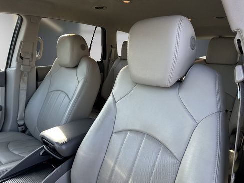 Used 2017 Buick Enclave Leather FWD image 7
