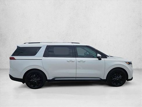 Used 2022 Kia Carnival SX Prestige FWD image 4