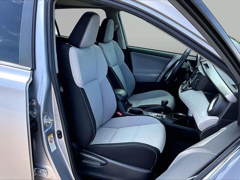 Used 2018 Toyota RAV4 XLE FWD image 9