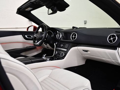 Used 2019 Mercedes-Benz SL 550 image 14