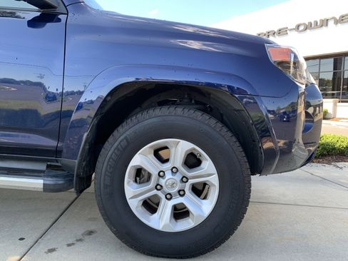 Used 2016 Toyota 4Runner SR5 AWD/4WD image 13