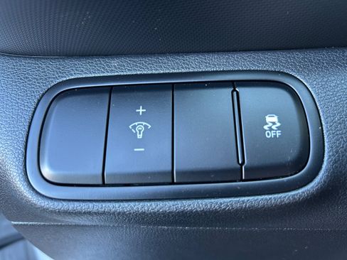 Certified 2024 Hyundai Venue Limited FWD image 25