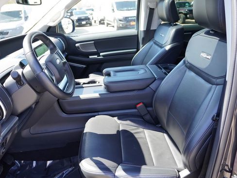 Used 2025 Ford Expedition Platinum AWD/4WD image 16