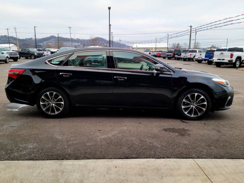 Used 2018 Toyota Avalon XLE image 23