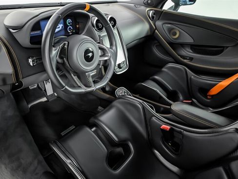Used 2019 McLaren 600LT RWD image 18