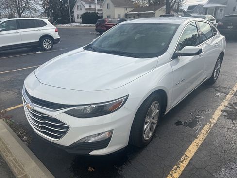 Used 2025 Chevrolet Malibu LT image 3