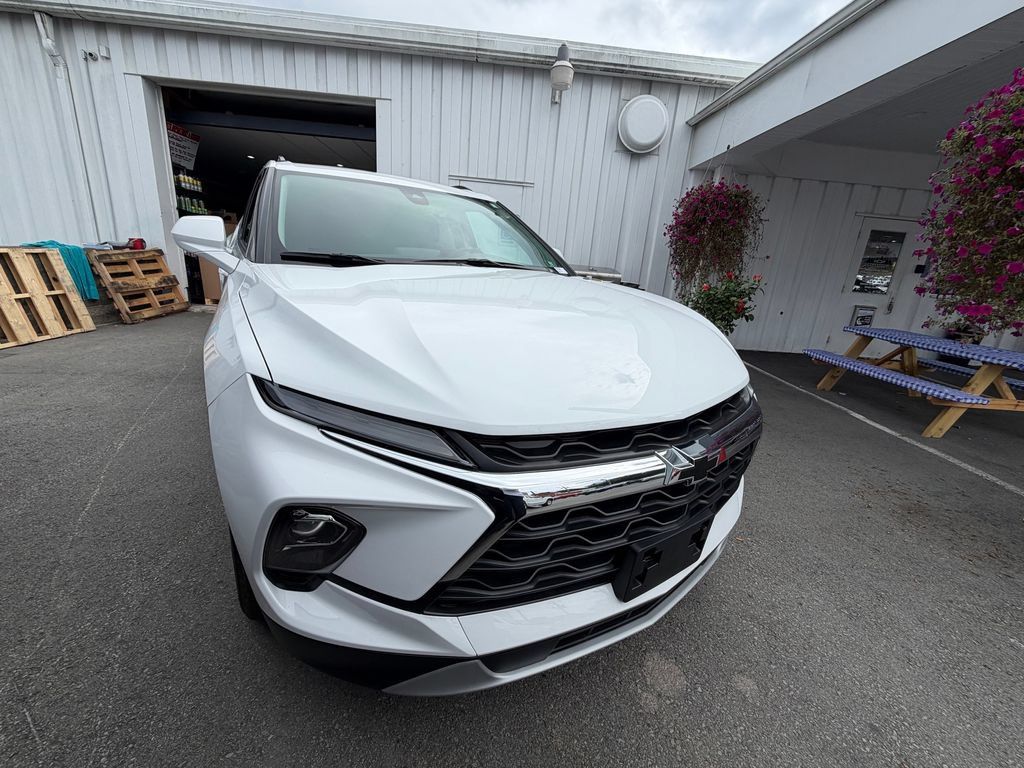 New 2025 Chevrolet Blazer LT w/ Convenience Package AWD/4WD image 7