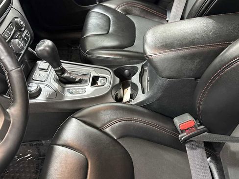 Used 2020 Jeep Cherokee Trailhawk w/ Cold Weather Group image 23