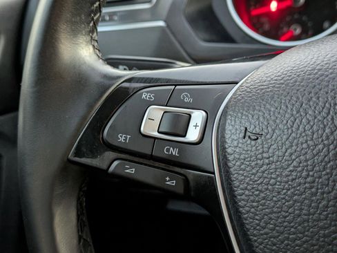Used 2018 Volkswagen Tiguan SE image 27