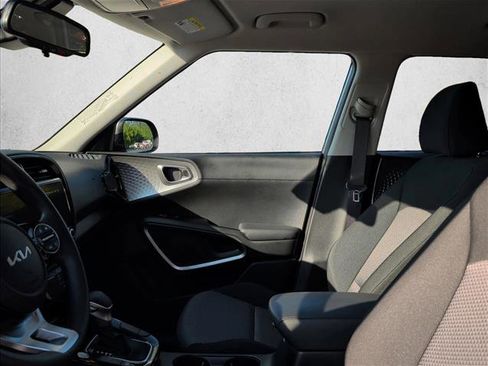 Used 2025 Kia Soul S FWD image 10