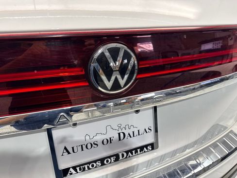 Used 2024 Volkswagen Atlas SE w/ Panoramic Sunroof Package FWD image 20