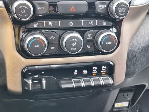 Used 2019 RAM 1500 Laramie AWD/4WD image 23
