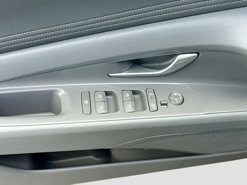 Certified 2025 Hyundai Elantra SEL FWD image 17