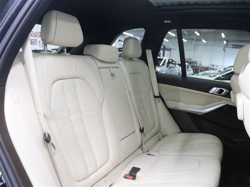 Used 2019 BMW X5 xDrive40i w/ Convenience Package AWD/4WD image 18
