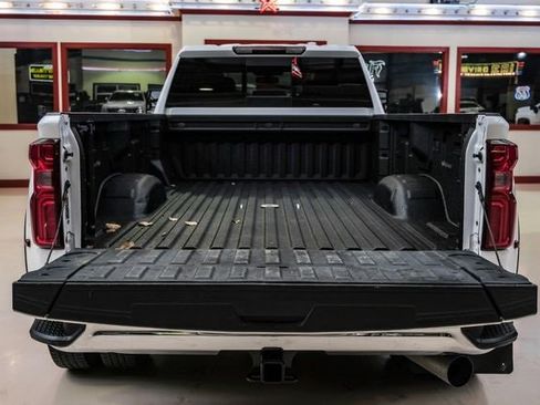 Used 2022 Chevrolet Silverado 3500 LT w/ Convenience Package image 8