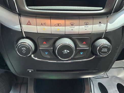 Used 2020 Dodge Journey SE w/ SE Popular Equipment Group FWD image 25